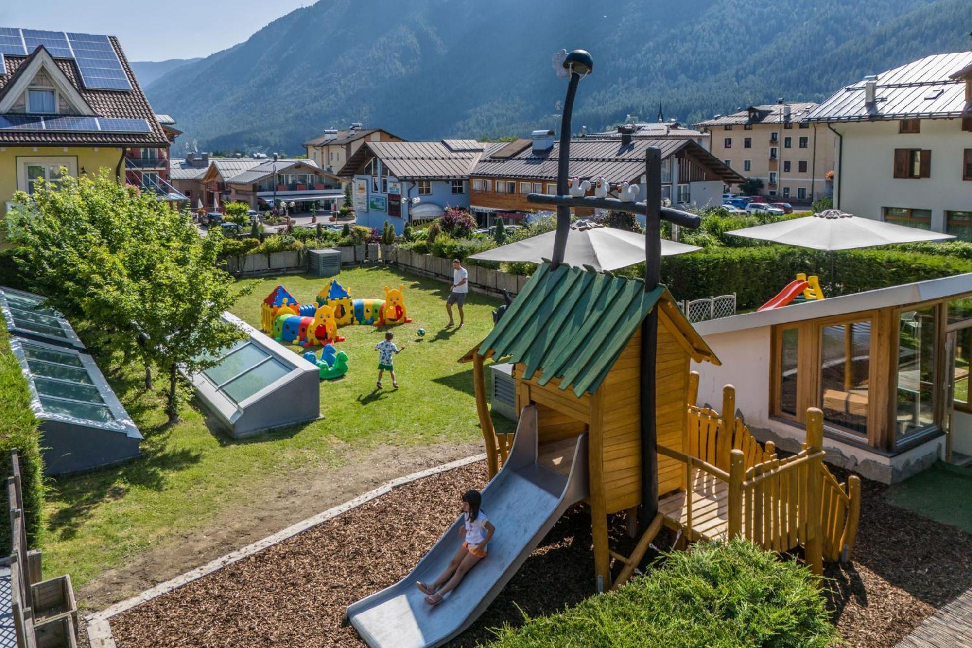 Alpholiday Dolomiti Wellness & Family Hotel ดิมาโร ภายนอก รูปภาพ
